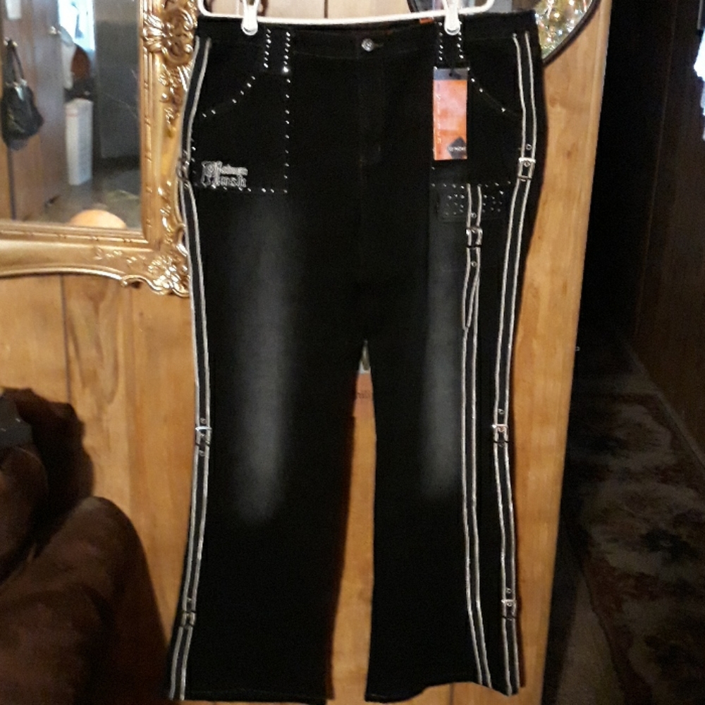 Nwt le more Platinum plush distressed jeans